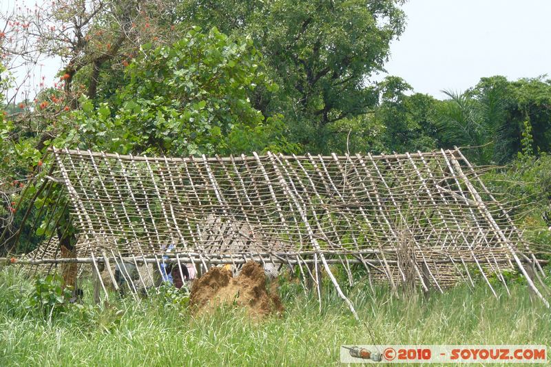 Dungu - Habitation traditionnelle
