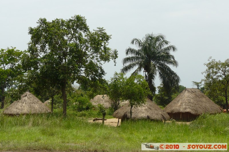 Dungu - Habitations traditionnelles
