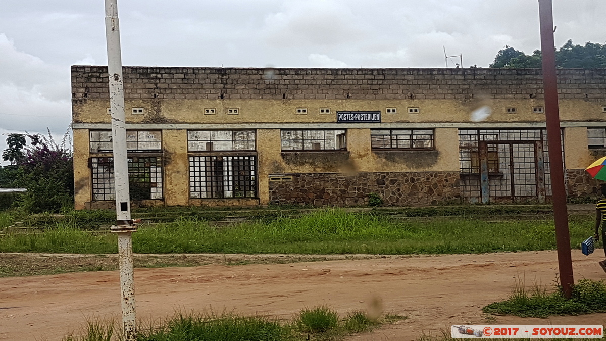 Manono - Ancienne Poste
Mots-clés: COD geo:lat=-7.29661666 geo:lon=27.39305198 geotagged Manono R&eacute;publique D&eacute;mocratique du Congo Tanganika Ruines