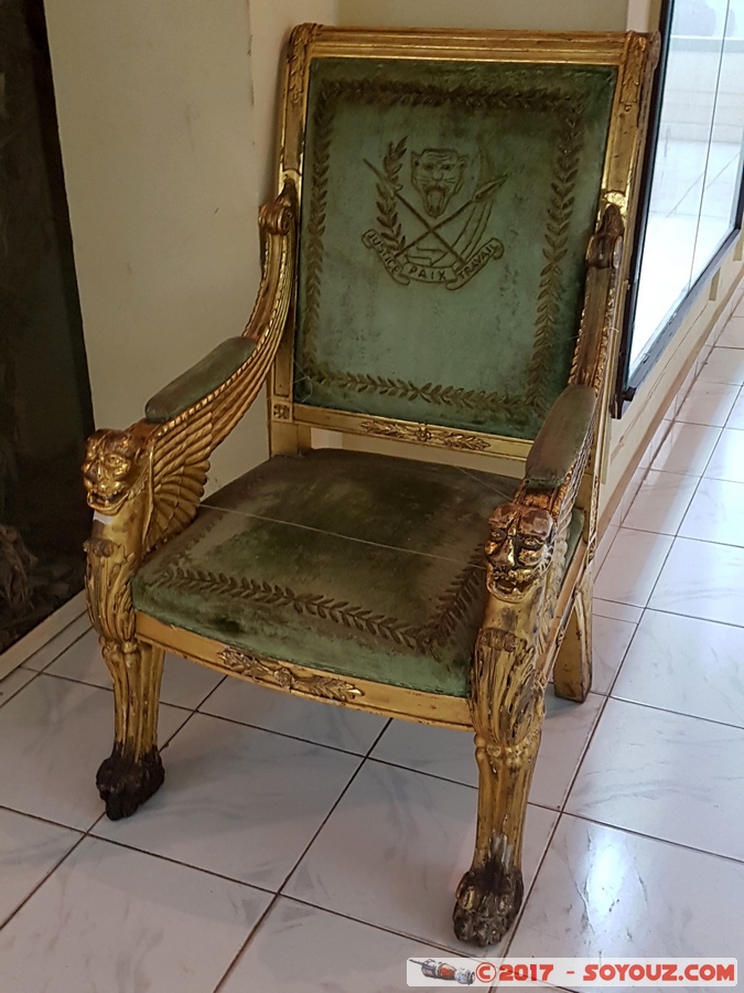 Mus&eacute;e national de Kinshasa - Chaise de Mobutu
Mots-clés: COD geo:lat=-4.32794099 geo:lon=15.25071859 geotagged Kinshasa Leopoldville Ouest R&eacute;publique D&eacute;mocratique du Congo Parc Pr&eacute;sidentiel - Mont Ngaliema Mus&eacute;e national de Kinshasa sculpture Art Mobutu