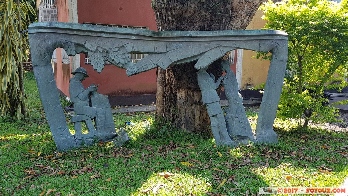 Kinshasa - Parc Pr&eacute;sidentiel - Sculptures coloniales
Mots-clés: COD geo:lat=-4.32861111 geo:lon=15.25083333 geotagged Kinshasa Leopoldville Ouest R&eacute;publique D&eacute;mocratique du Congo Parc Pr&eacute;sidentiel - Mont Ngaliema sculpture