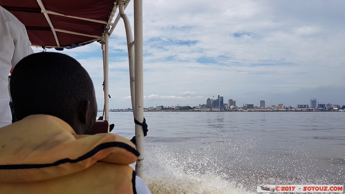 Brazzaville - Travers&eacute;e du Fleuve Congo - Vue sur Kinshasa
Mots-clés: COG geo:lat=-4.28194444 geo:lon=15.30500000 geotagged Mpila Pool R&eacute;publique du Congo Congo Riviere