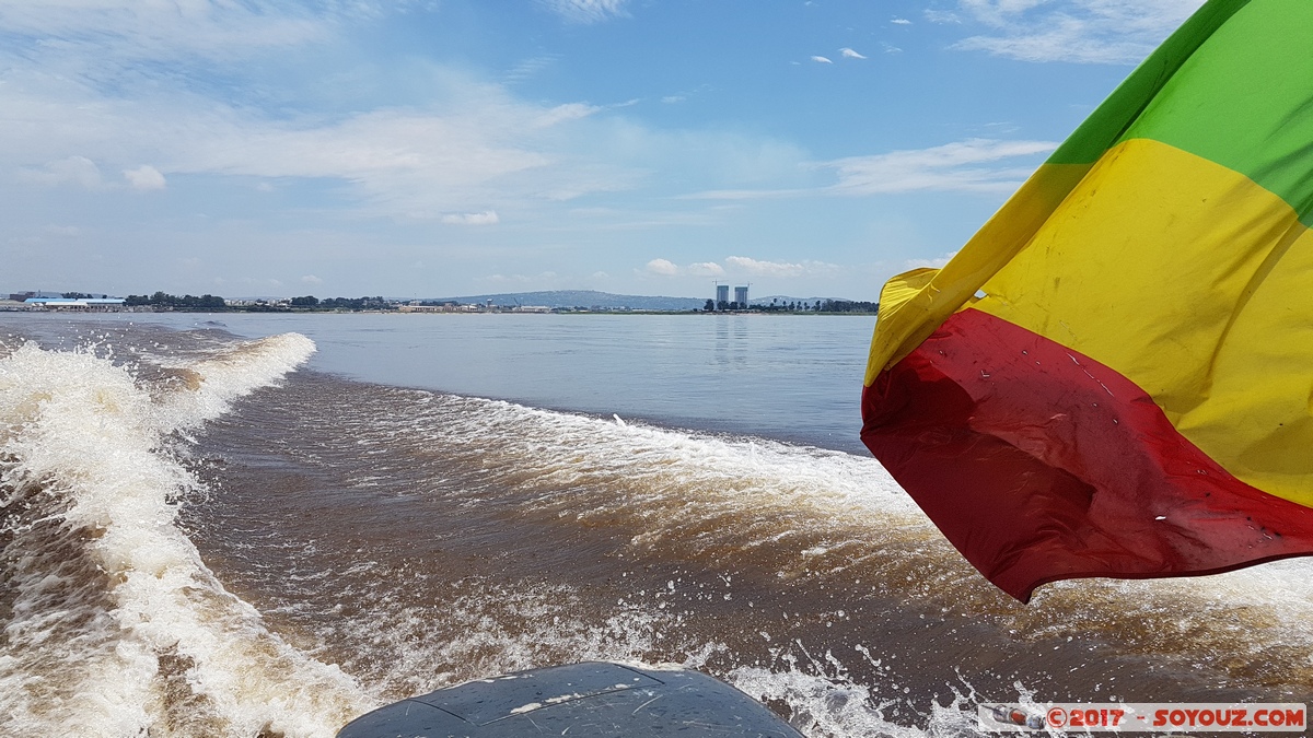 Brazzaville - Travers&eacute;e du Fleuve Congo
Mots-clés: COG geo:lat=-4.28472222 geo:lon=15.30750000 geotagged Mpila R&eacute;publique du Congo Congo Riviere