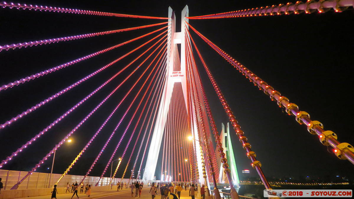 Brazzaville by night - Pont du 15 aout 1960
Mots-clés: COD geo:lat=-4.28834684 geo:lon=15.26711807 geotagged Kalina Kinshasa R&eacute;publique D&eacute;mocratique du Congo Brazzaville COG R&eacute;publique du Congo Congo Pont du 15 aout 1960 Pont Nuit