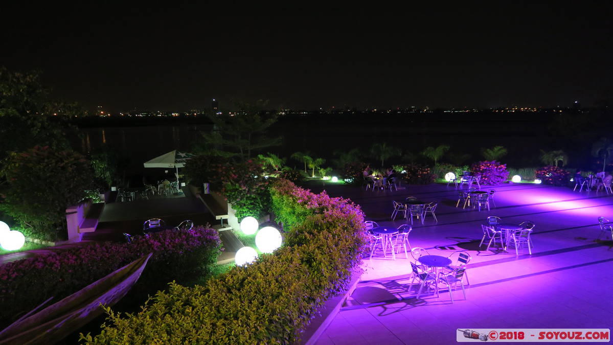 Brazzaville by night - Le Feu des Saveurs
Mots-clés: Brazzaville COG geo:lat=-4.27665297 geo:lon=15.28454975 geotagged R&eacute;publique du Congo Congo Nuit Le Feu des Saveurs