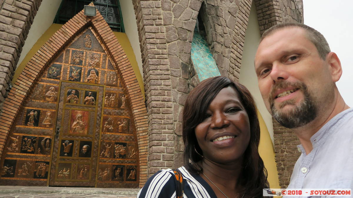 Brazzaville - Basilique St. Anne
Mots-clés: Brazzaville COG geo:lat=-4.26834218 geo:lon=15.28425771 geotagged R&eacute;publique du Congo Congo Basilique St. Anne Eglise Bas relief