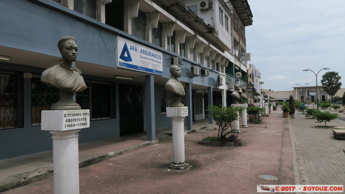 Brazzaville - Statues des fameux Congolais
Mots-clés: Brazzaville COG geo:lat=-4.27070324 geo:lon=15.28918147 geotagged R&eacute;publique du Congo Statues des fameux Congolais statue