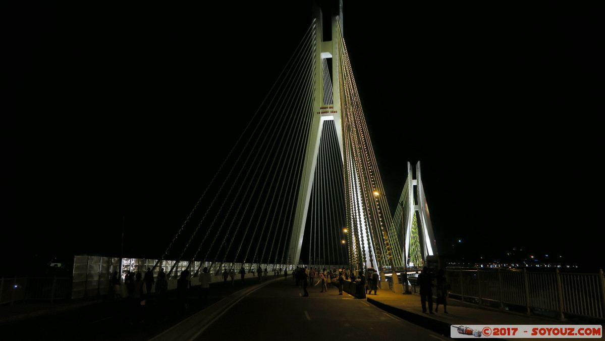 Brazzaville by night - Pont du 15 aout 1960
Mots-clés: COD geo:lat=-4.28903583 geo:lon=15.26682258 geotagged Kalina Kinshasa R&eacute;publique D&eacute;mocratique du Congo Pont du 15 aout 1960 Pont Nuit