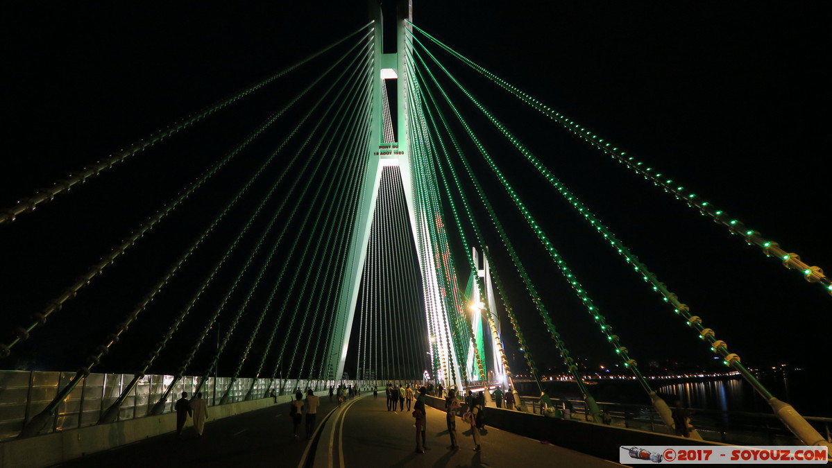 Brazzaville by night - Pont du 15 aout 1960
Mots-clés: COD geo:lat=-4.28903583 geo:lon=15.26682258 geotagged Kalina Kinshasa R&eacute;publique D&eacute;mocratique du Congo Pont du 15 aout 1960 Pont Nuit
