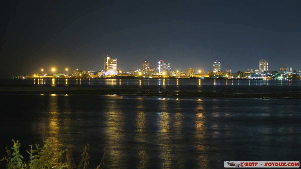 Brazzaville by night - Corniche - Vue sur Kinshasa
Mots-clés: Brazzaville COG geo:lat=-4.27872213 geo:lon=15.28113484 geotagged R&eacute;publique du Congo Corniche Nuit