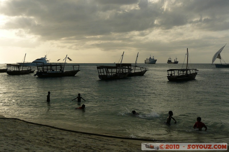 Zanzibar - Stone Town
Mots-clés: sunset personnes bateau mer