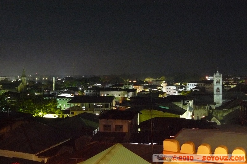 Zanzibar - View of Stone Town from 236 Hurumzi Hotel tower top
Mots-clés: Nuit