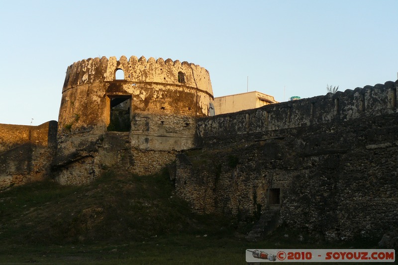 Zanzibar - Stone Town - Old Fort
Mots-clés: patrimoine unesco sunset Ruines chateau