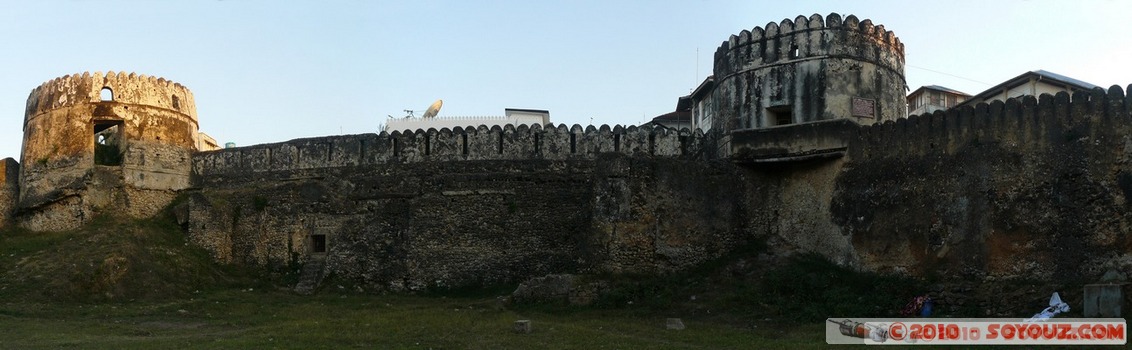 Zanzibar - Stone Town - Old Fort - panorama
Mots-clés: patrimoine unesco sunset Ruines chateau panorama