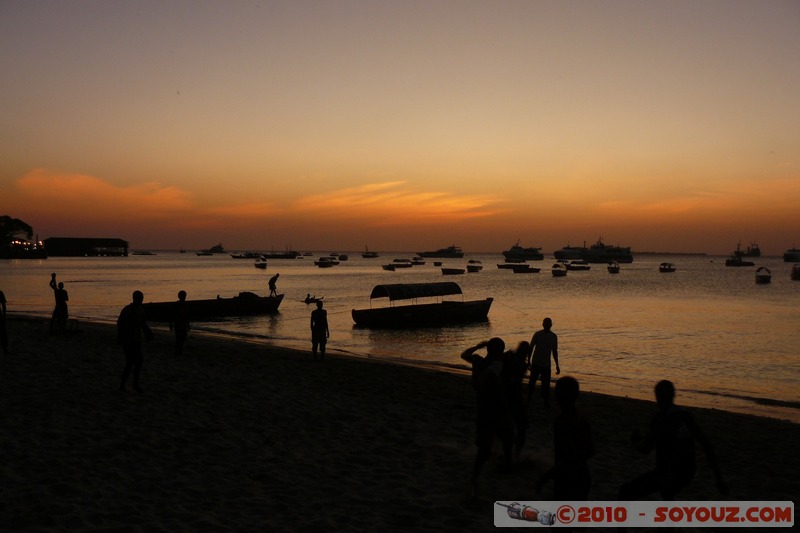 Zanzibar - Stone Town - Sunset
Mots-clés: bateau sunset personnes