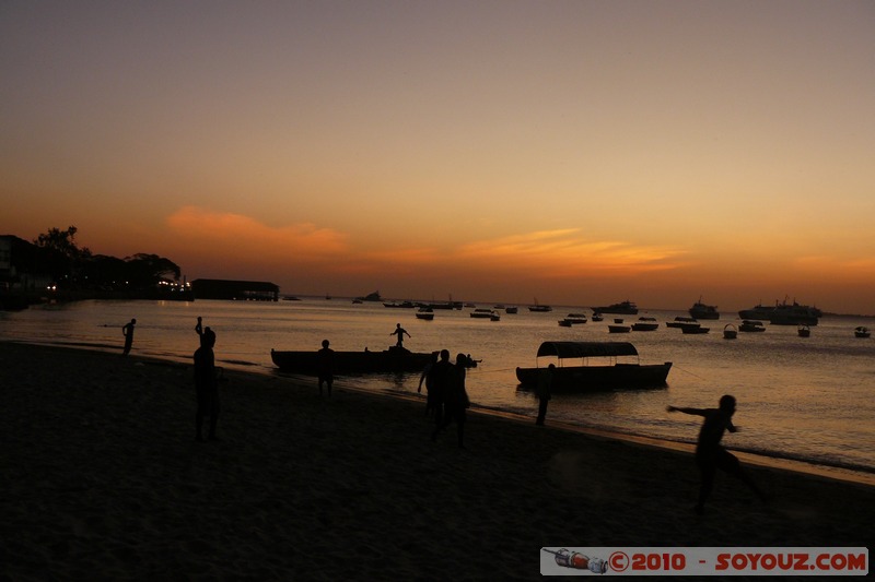 Zanzibar - Stone Town - Sunset
Mots-clés: bateau sunset personnes