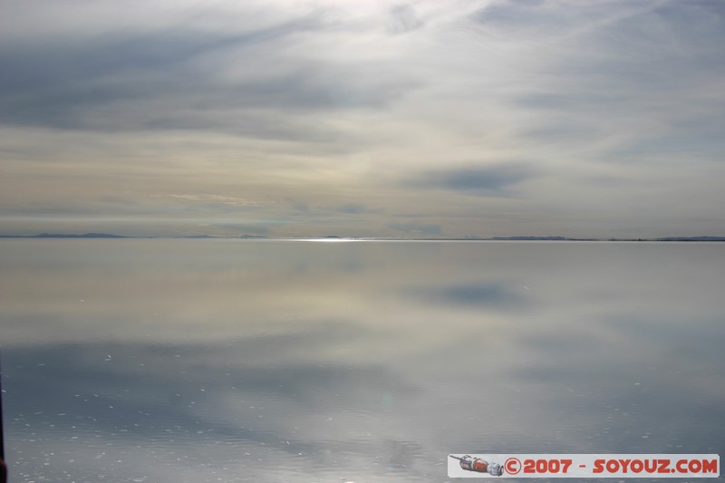 Salar de Uyuni- reflets sur le Salar pendant la saison des pluies
