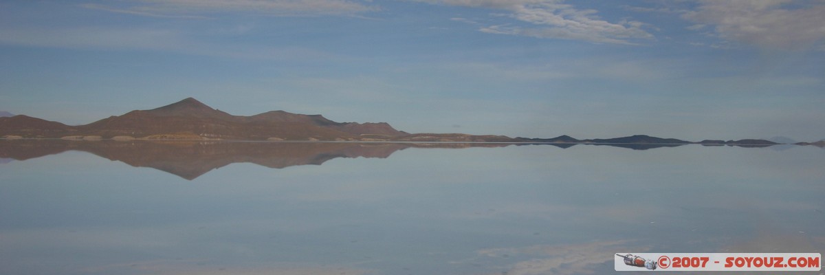 Salar de Uyuni- reflets sur le Salar pendant la saison des pluies
