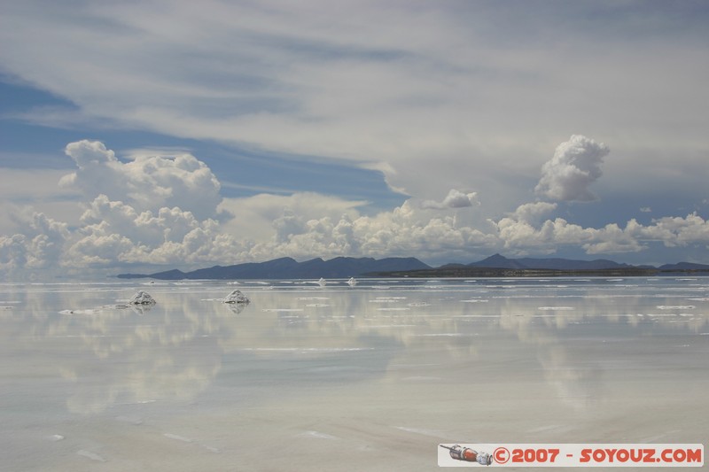 Salar de Uyuni- reflets sur le Salar pendant la saison des pluies
