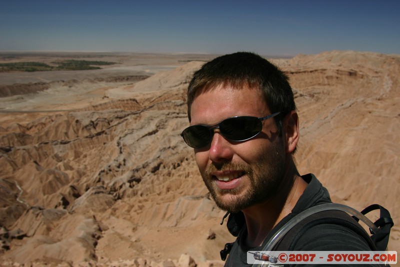 moi sur fond de Cordillera de la Sal
