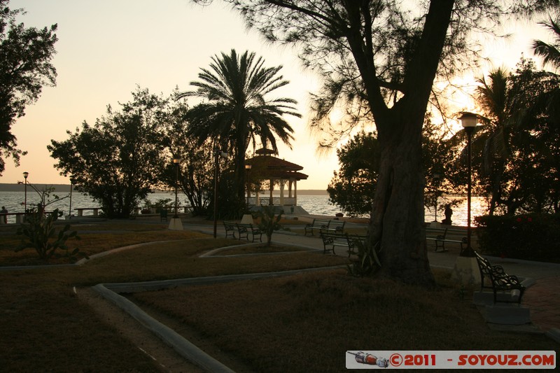Cienfuegos - Parque Punta Gorda
Mots-clés: Cienfuegos CUB Cuba geo:lat=22.11765315 geo:lon=-80.45363188 geotagged Punta Gorda sunset Parc