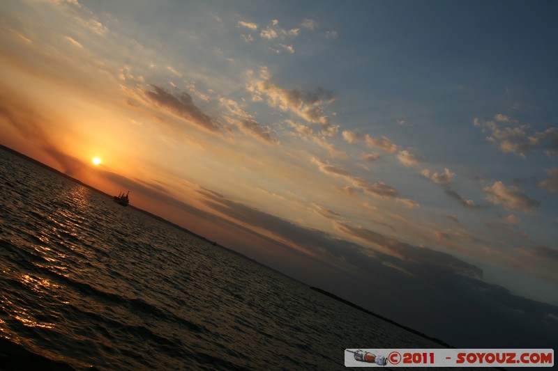 Cienfuegos - Paseo El Prado - Puesta del Sol
Mots-clés: Cienfuegos CUB Cuba geo:lat=22.13271539 geo:lon=-80.44998407 geotagged Punta Gorda sunset mer