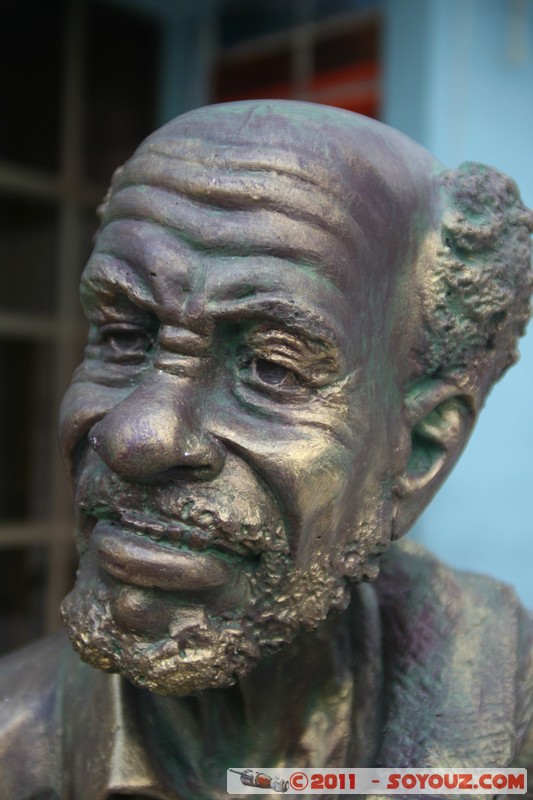 Sancti Spiritus - Calle Independencia Sur
Mots-clés: CUB Cuba geo:lat=21.92590718 geo:lon=-79.44206334 geotagged statue