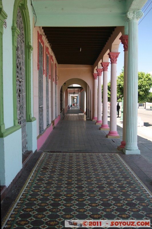 Camaguey - Avenida de la Libertad
Mots-clés: CUB Cuba geo:lat=21.37193608 geo:lon=-77.90966650 geotagged La Moncloa Colonial Espagnol