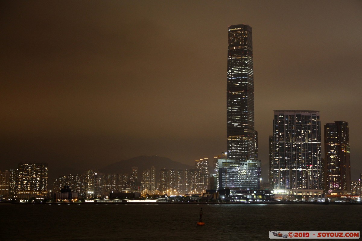 Hong Kong by night - Victoria Harbour & Sky 100 Tower
Mots-clés: Central and Western Central District geo:lat=22.28773469 geo:lon=114.15350447 geotagged HKG Hong Kong Nuit Ferry Pier Terminal skyscraper skyline Mer Sky 100