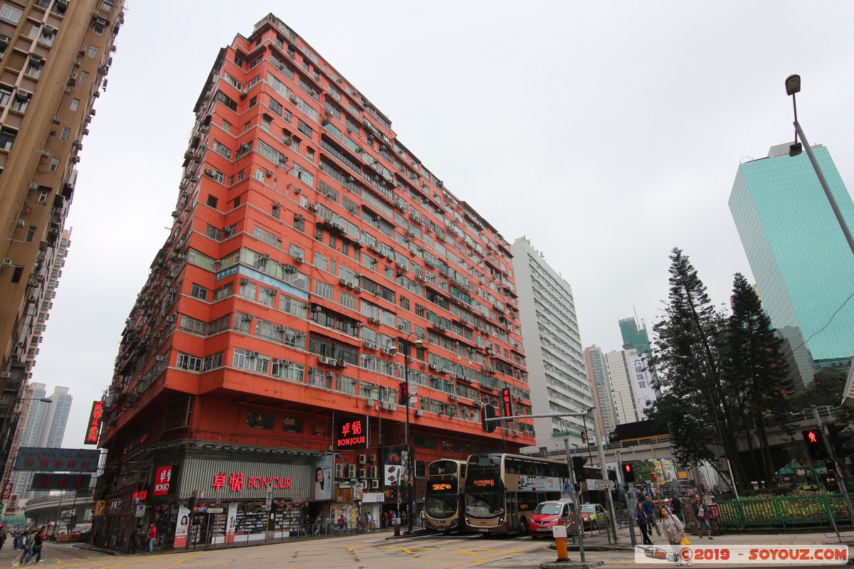 Hong Kong - Kowloon - Nathan Road
Mots-clés: geo:lat=22.30799274 geo:lon=114.17134020 geotagged HKG Hong Kong Jordon Kowloon City Kowloon Yau Tsim Mong Nathan Road skyscraper Yau Ma Tei