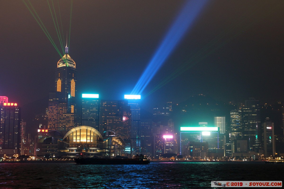Hong Kong by night - Kowloon - A Symphony of Lights
Mots-clés: geo:lat=22.29322222 geo:lon=114.17242504 geotagged HKG Hong Kong Tsim Sha Tsui Yau Tsim Mong Kowloon Public Pier A Symphony of Lights skyline skyscraper Nuit Victoria Harbour