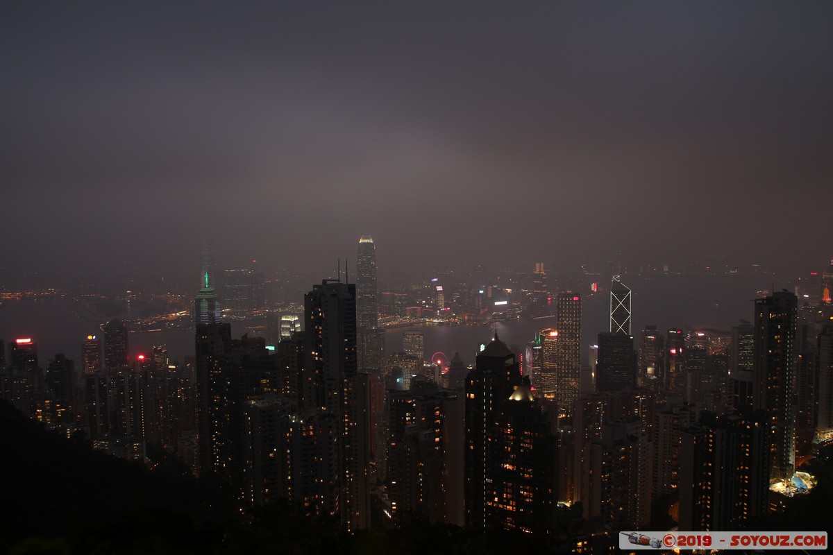 Hong Kong by night - View from Victoria Peak
Mots-clés: Central and Western Central District geo:lat=22.27096118 geo:lon=114.15078721 geotagged HKG Hong Kong Nuit skyscraper skyline International Finance Centre