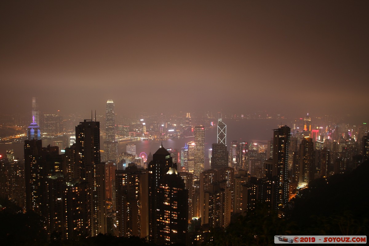 Hong Kong by night - View from Victoria Peak
Mots-clés: Central and Western Central District geo:lat=22.27094000 geo:lon=114.15092600 geotagged HKG Hong Kong Nuit skyscraper skyline International Finance Centre Jardine House