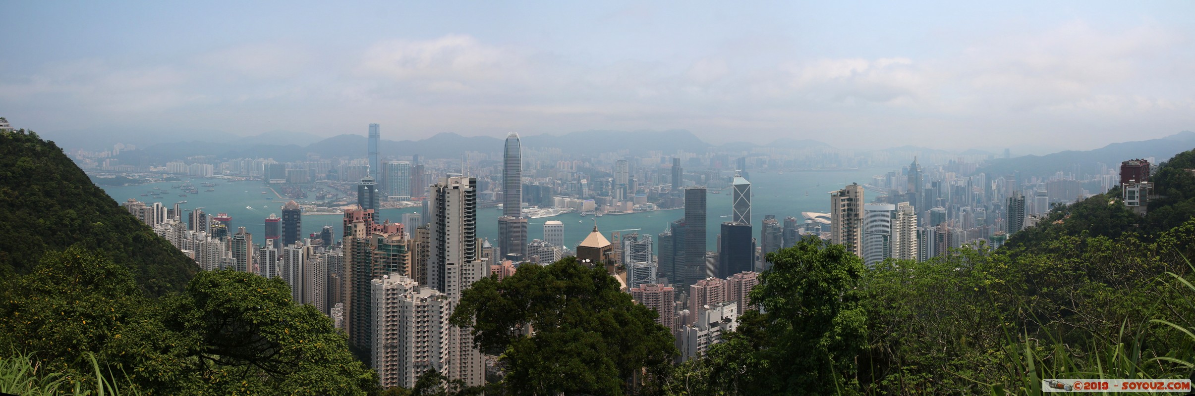Hong Kong - Panorama from Victoria Peak
Mots-clés: Central and Western Central District geo:lat=22.27078071 geo:lon=114.15099476 geotagged HKG Hong Kong skyline skyscraper panorama Victoria Harbour Sky 100 International Finance Centre