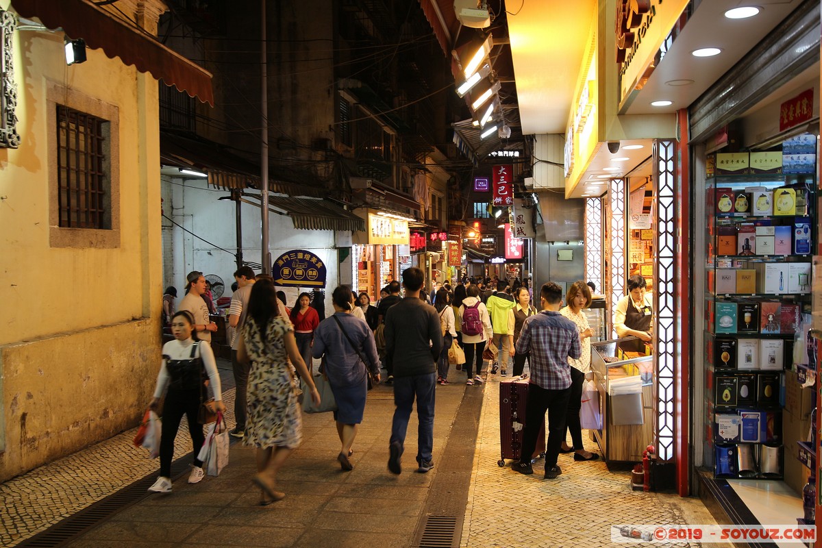 Macao by night - R. de S&atilde;o Paulo
Mots-clés: geo:lat=22.19639757 geo:lon=113.54077444 geotagged MAC Macao Santo Ant&oacute;nio Nuit patrimoine unesco R. de S&atilde;o Paulo