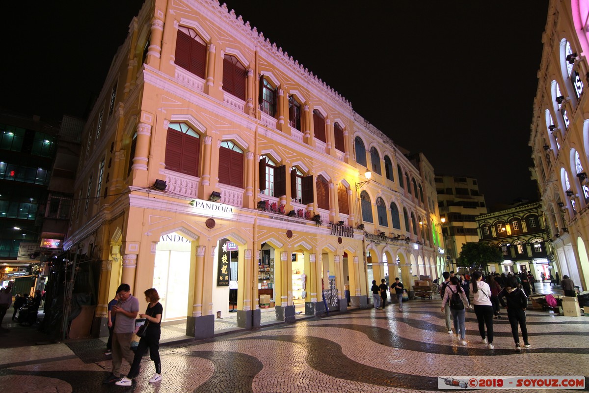 Macao by night - Largo do Senado
Mots-clés: geo:lat=22.19403561 geo:lon=113.54020983 geotagged MAC Macao Nuit patrimoine unesco Largo do Senado