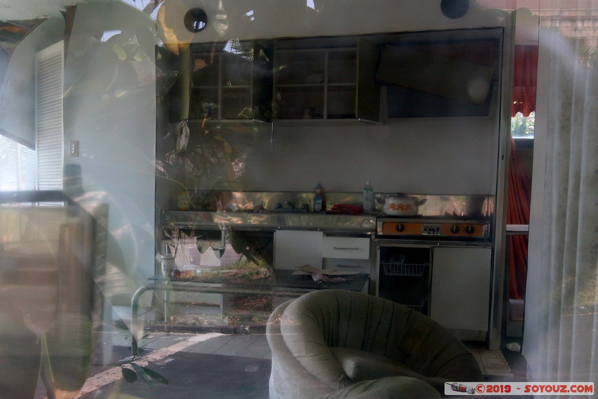 Wanli - UFO Village
Mots-clés: geo:lat=25.18727635 geo:lon=121.68559685 geotagged Meilun Taipeh Taiwan TWN New Taipei UFO Village Futuro House Venturo House