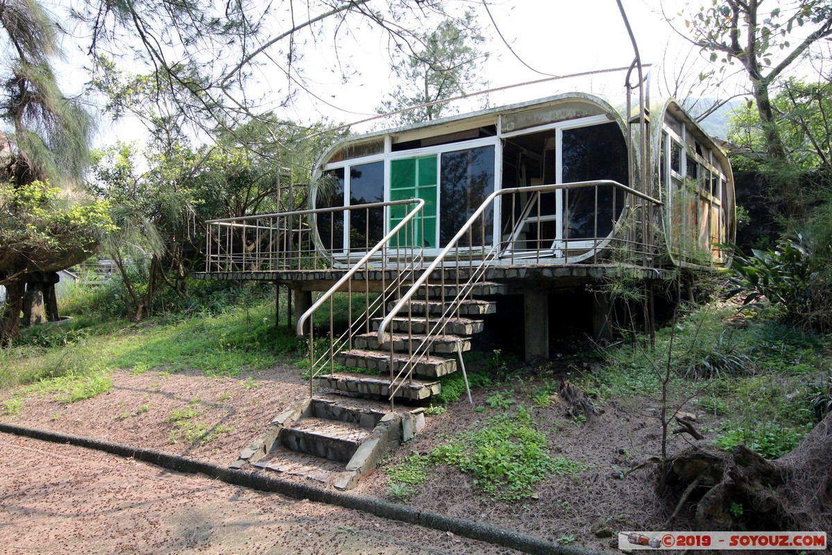 Wanli - UFO Village
Mots-clés: geo:lat=25.18709674 geo:lon=121.68533936 geotagged Meilun Taipeh Taiwan TWN New Taipei UFO Village Futuro House Venturo House