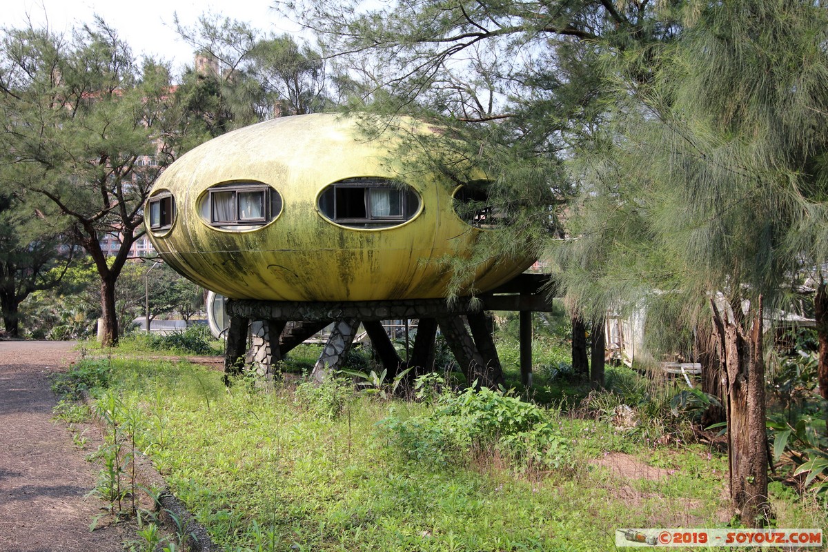 Wanli - UFO Village
Mots-clés: geo:lat=25.18695290 geo:lon=121.68542087 geotagged Meilun Taipeh Taiwan TWN New Taipei UFO Village Futuro House