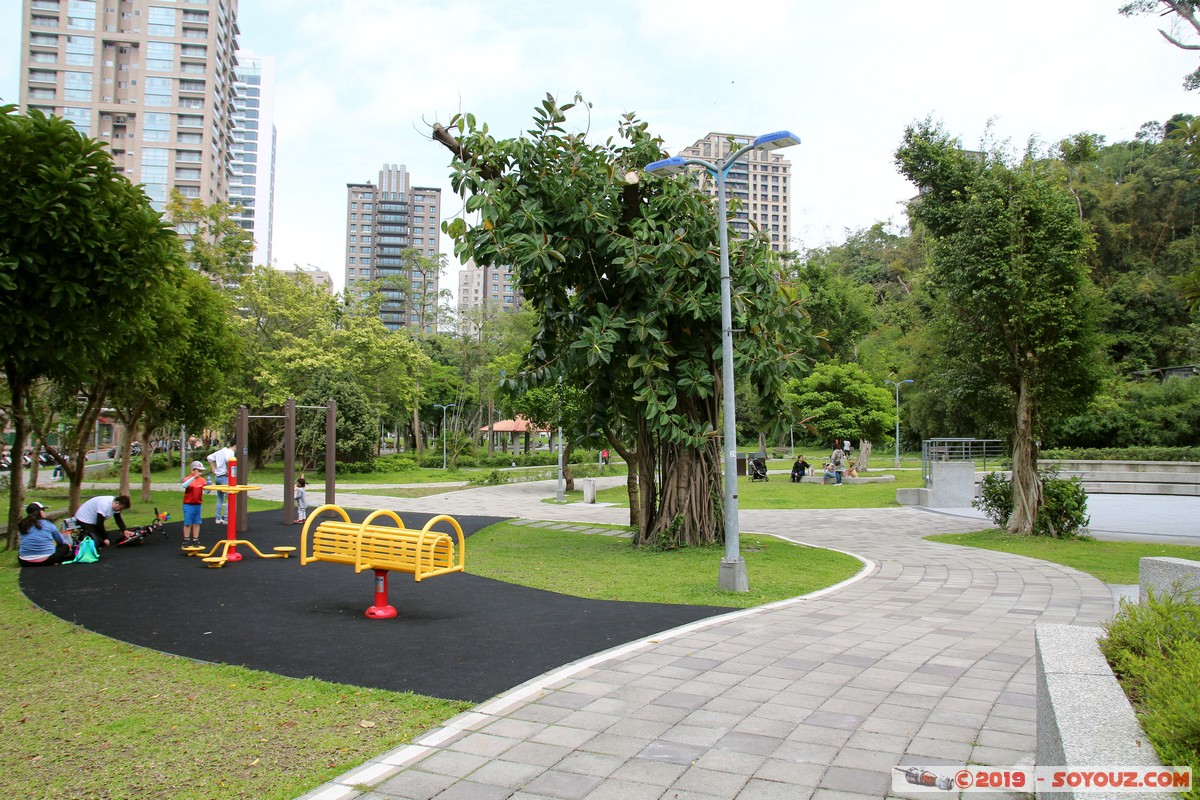 Taipei - ZhongQiang Park
Mots-clés: geo:lat=25.03051429 geo:lon=121.56994571 geotagged Jiupokou Taiwan TWN Taipei New Taipei ZhongQiang Park Parc Xinyi District