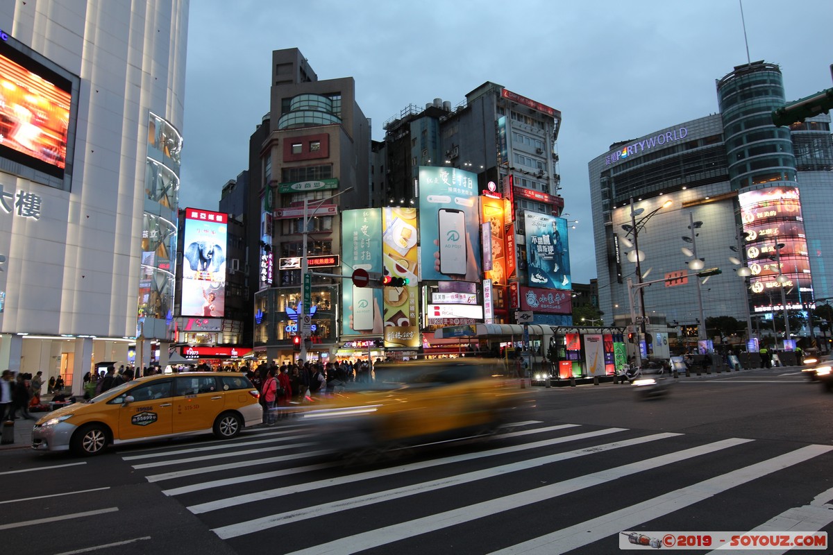 Taipei by night - Ximending
Mots-clés: geo:lat=25.04233489 geo:lon=121.50724188 geotagged Longshan Taiwan TWN Taipei New Taipei Nuit Wanhua District Ximending