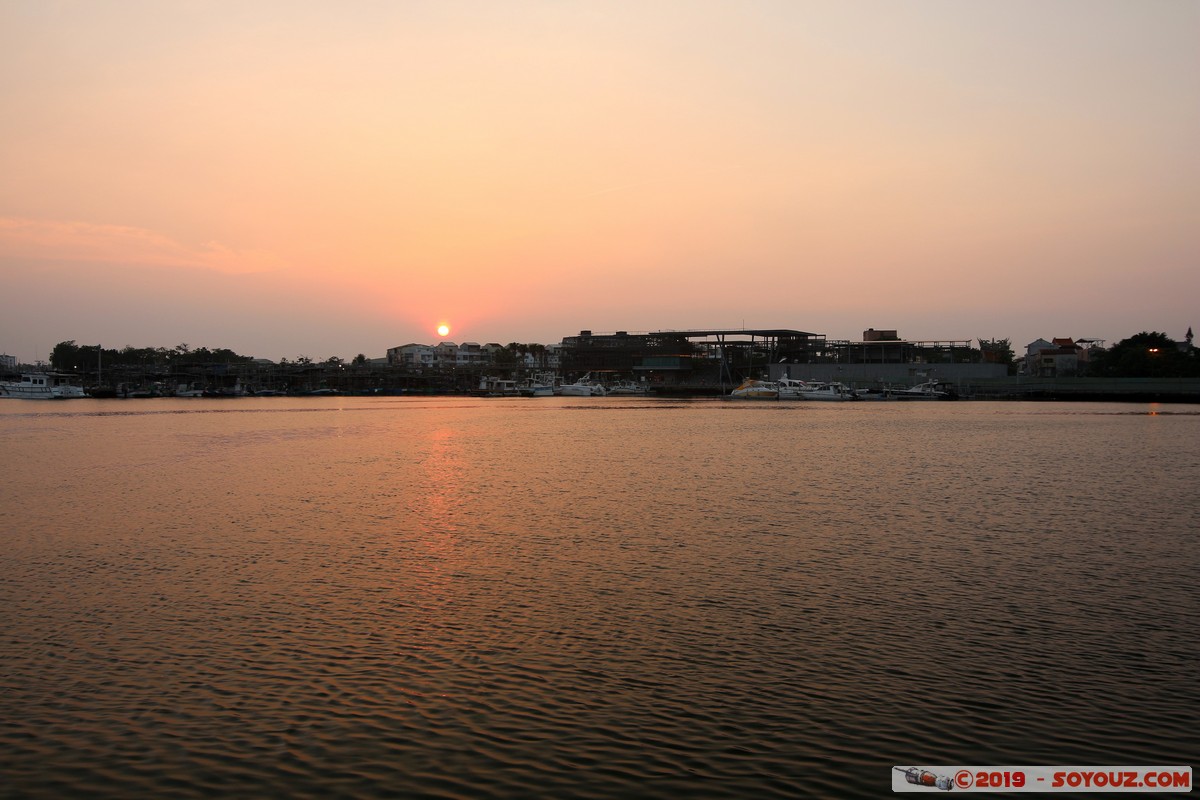 Tainan - Anping Fisherman's Wharf at sunset
Mots-clés: Gangziwei geo:lat=22.99721500 geo:lon=120.16327722 geotagged Taiwan TWN Anping Fisherman's Wharf sunset Mer