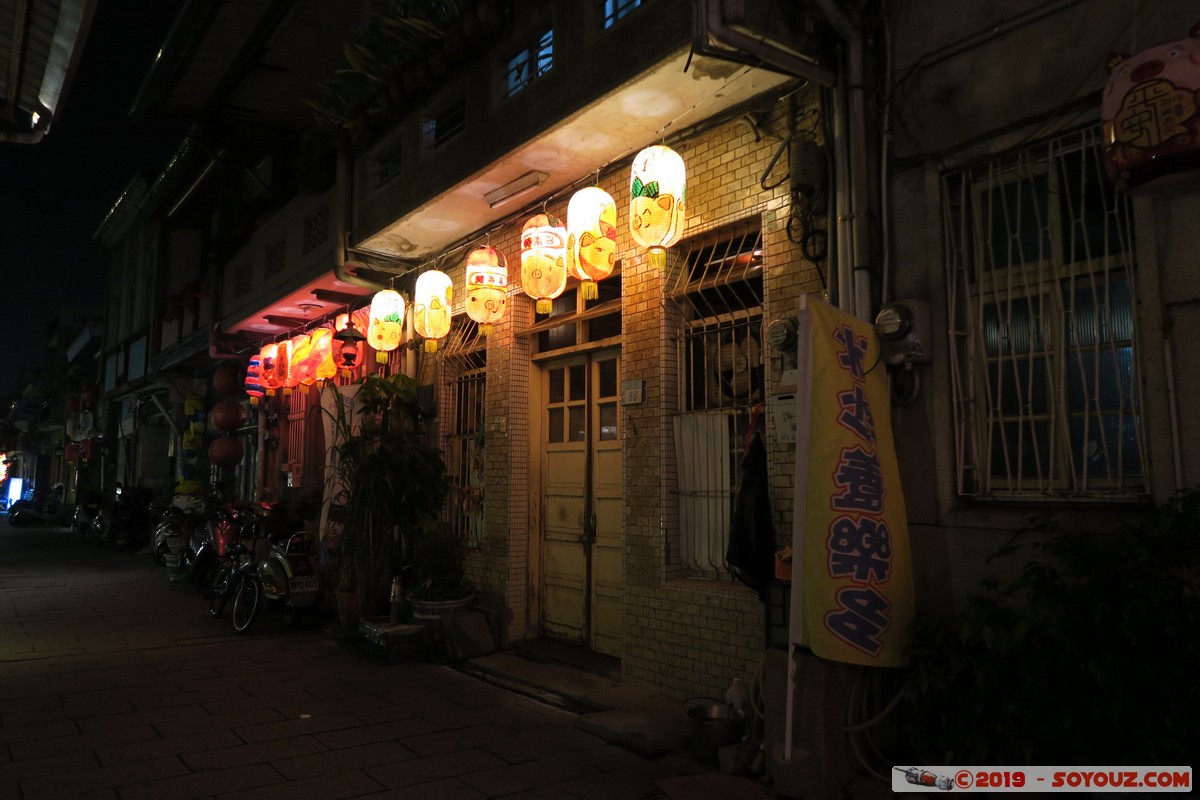 Tainan by night - Shennong Street
Mots-clés: Chikanlou geo:lat=22.99742202 geo:lon=120.19688336 geotagged Taiwan TWN Nuit Shennong Street Lumiere