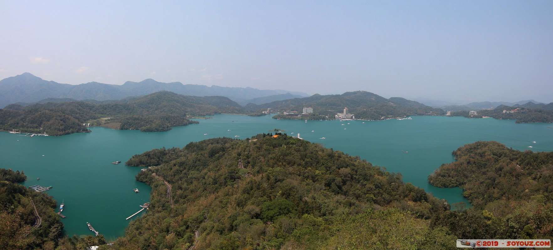 Sun Moon Lake - Panorama from Ci En Pagoda
Mots-clés: geo:lat=23.84203500 geo:lon=120.92081667 geotagged Hululun Taiwan TWN Nantou County Sun Moon Lake Ci En Pagoda panorama