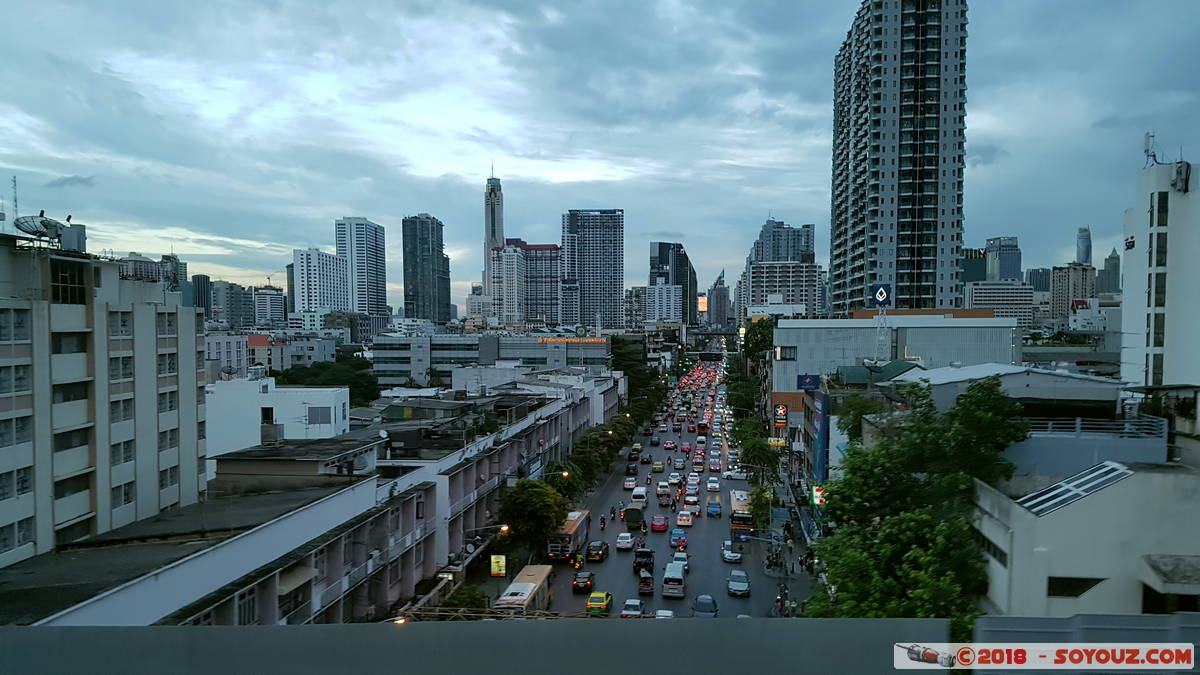 Bangkok - Sirat Expy
Mots-clés: Bangkok Bangkok Riverside Ding Daeng geo:lat=13.75667188 geo:lon=100.52365939 geotagged THA Tha&iuml;lande Sirat Expy skyscraper