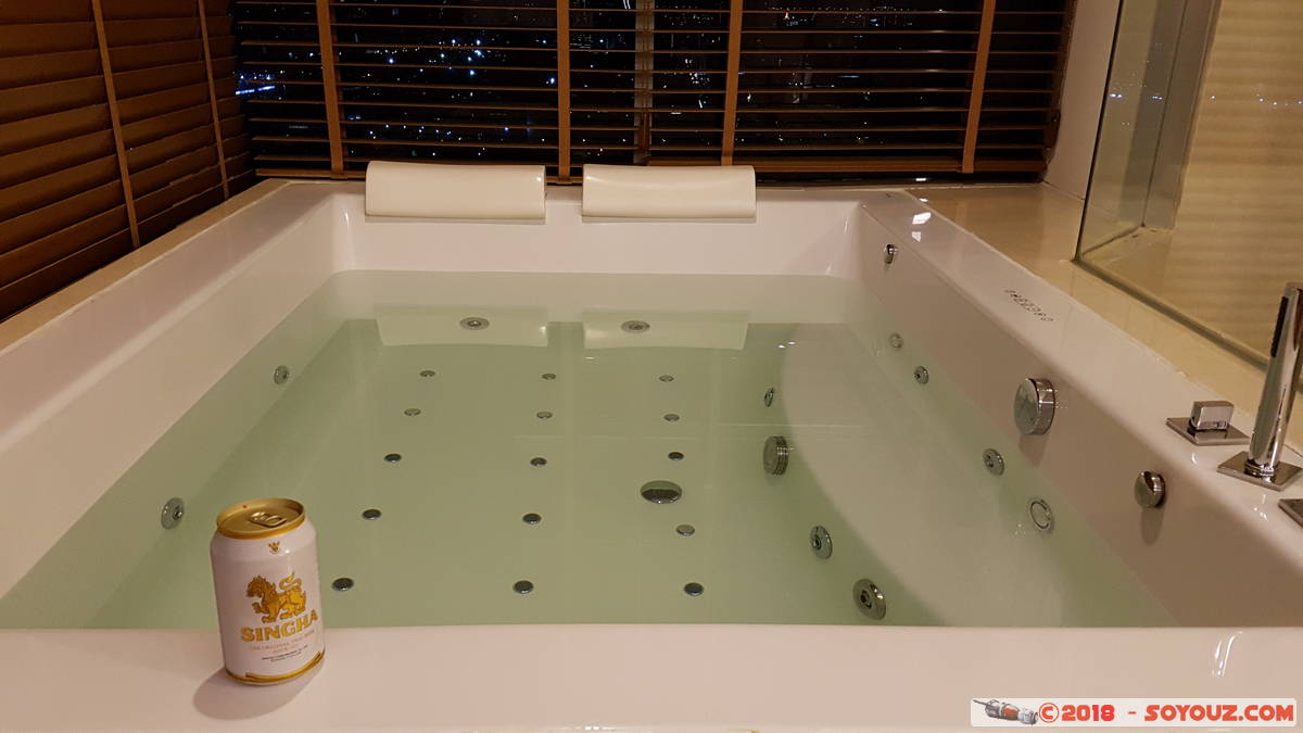 Bangkok - Column Bangkok Hotel
Mots-clés: Bang Rak Bangkok geo:lat=13.73314493 geo:lon=100.56057036 geotagged Sukhumvit THA Tha&iuml;lande Column Bangkok Hotel