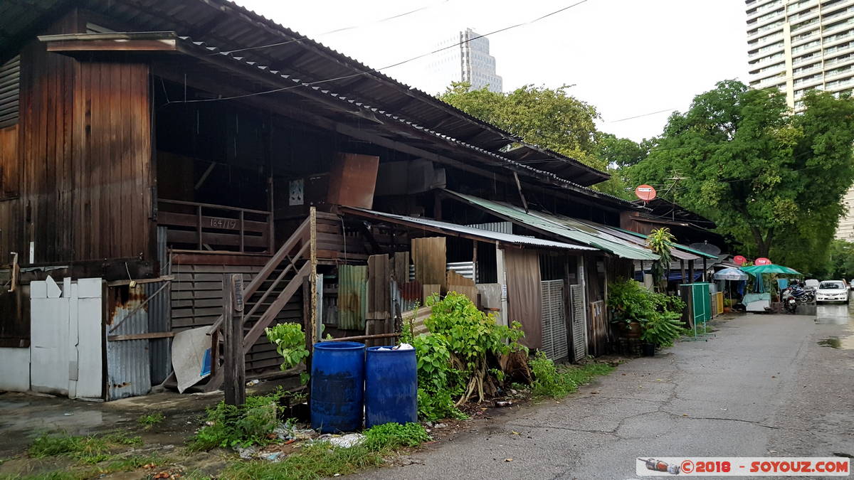 Bangkok - Khlong Toei pedestrian walk
Mots-clés: Bang Rak Bangkok geo:lat=13.73349126 geo:lon=100.55806628 geotagged Sukhumvit THA Tha&iuml;lande Khlong Toei