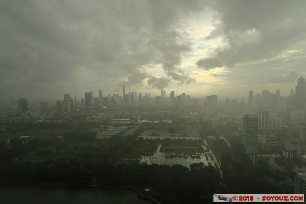 Bangkok - View on the city from 35th Floor
Mots-clés: Bang Rak Bangkok geo:lat=13.73314493 geo:lon=100.56057036 geotagged Sukhumvit THA Tha&iuml;lande Column Bangkok Hotel skyscraper brume Nuages Lumiere