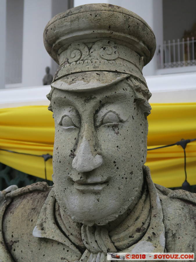 Bangkok - Wat Suthat Thepwararam - Ubosot
Mots-clés: Bangkok geo:lat=13.75025742 geo:lon=100.50136060 geotagged Phra Nakhon THA Tha&iuml;lande Wat Suthat Thepwararam Boudhiste statue