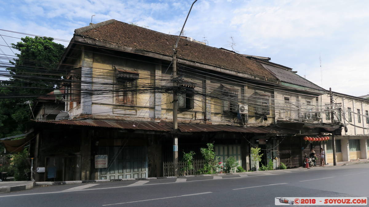 Bangkok - Bamrung Mueang Rd
Mots-clés: Bangkok geo:lat=13.75220100 geo:lon=100.50500572 geotagged Phra Nakhon THA Tha&iuml;lande Bamrung Mueang Rd